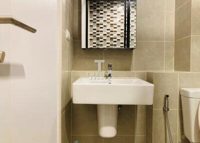 Modern bathroom with tiled walls and washbasin