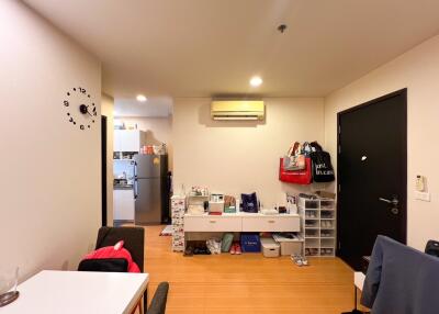 Living area with air conditioner and storage