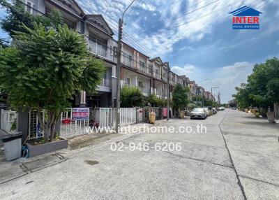 Street view of residential townhouses