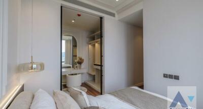 modern bedroom with en-suite closet