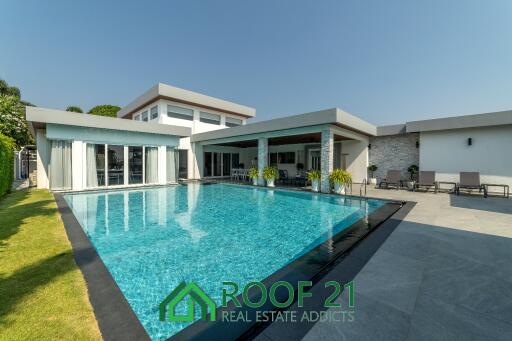 Rare item Luxurious Living Hillside Modern Villa 6 Bedrooms Prime Location in Pattaya / S-0828