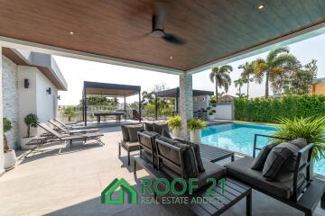 Rare item Luxurious Living Hillside Modern Villa 6 Bedrooms Prime Location in Pattaya / S-0828