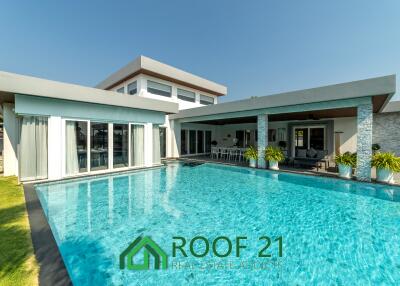 Rare item Luxurious Living Hillside Modern Villa 6 Bedrooms Prime Location in Pattaya / S-0828