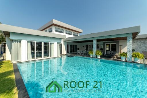 Rare item Luxurious Living Hillside Modern Villa 6 Bedrooms Prime Location in Pattaya / S-0828