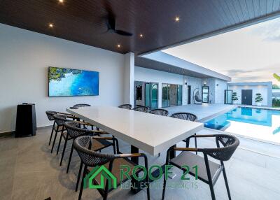 Luxurious Living Smart Home Modern 6 Bedrooms  Villa In Pattaya For Sale