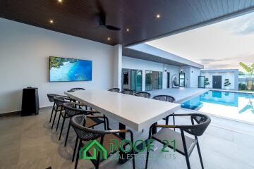 Luxurious Living Smart Home Modern 6 Bedrooms  Villa In Pattaya For Sale