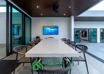 Luxurious Living Smart Home Modern 6 Bedrooms  Villa In Pattaya For Sale / S-0827