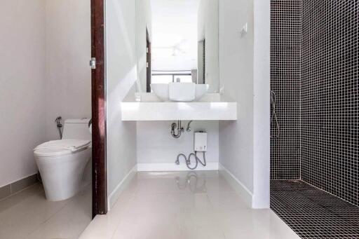 Modern clean bathroom with a sink, toilet, and shower