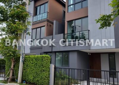 Townhouse at Baan Klang Muang Sathorn-Kallapapruek for sale