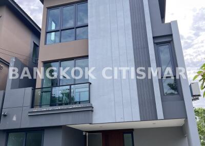 Townhouse at Baan Klang Muang Sathorn-Kallapapruek for sale