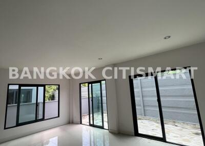 Townhouse at Baan Klang Muang Sathorn-Kallapapruek for sale