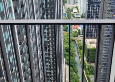 2-BR Condo at Life Asoke - Rama 9 near MRT Phra Ram 9