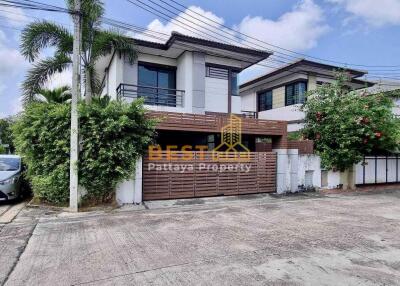 3 Bedrooms Villa / Single House in Far Greenery Village North Pattaya H011897