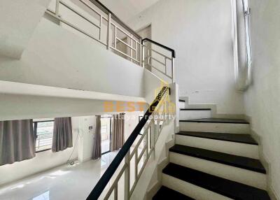 3 Bedrooms Villa / Single House in Far Greenery Village North Pattaya H011897