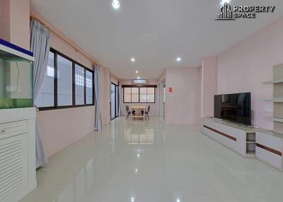 3 Bedroom Townhouse In The Delight Cozy Pattaya For Sale