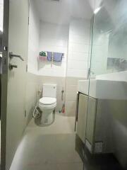 Image of a modern bathroom