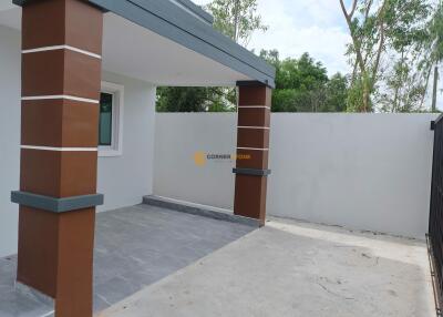 บ้านหลังนี้มี 3 Bedrooms ห้องนอน    ตั้งอยู่ที่ บางเสร่