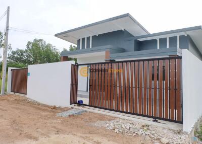 3 Bedrooms bedroom House in  Bang Saray