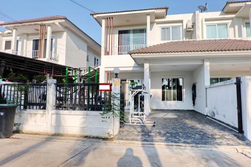 บ้านหลังนี้มี 4 ห้องนอน  อยู่ในโครงการชื่อ The Residence East Pattaya  ตั้งอยู่ที่