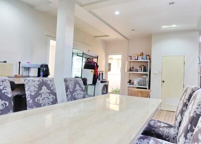 บ้านหลังนี้มี 4 ห้องนอน  อยู่ในโครงการชื่อ The Residence East Pattaya  ตั้งอยู่ที่