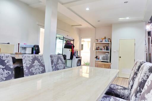 บ้านหลังนี้มี 4 ห้องนอน  อยู่ในโครงการชื่อ The Residence East Pattaya  ตั้งอยู่ที่