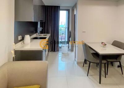 คอนโดนี้ มีห้องนอน 1 ห้องนอน  อยู่ในโครงการ คอนโดมิเนียมชื่อ Arcadia Beach Continental 