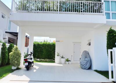 บ้านหลังนี้มี 3 ห้องนอน  อยู่ในโครงการชื่อ The Residence East Pattaya  ตั้งอยู่ที่