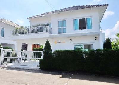 บ้านหลังนี้มี 3 ห้องนอน  อยู่ในโครงการชื่อ The Residence East Pattaya  ตั้งอยู่ที่