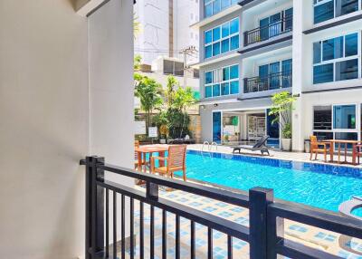 คอนโดนี้มี ห้องสตูดิโอ้  อยู่ในโครงการ คอนโดมิเนียมชื่อ Avenue Residence 