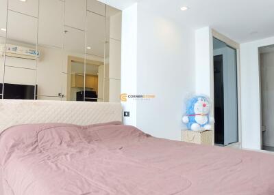 คอนโดนี้ มีห้องนอน 1 Bedrooms ห้องนอน  อยู่ในโครงการ คอนโดมิเนียมชื่อ Jewel Pratumnak 