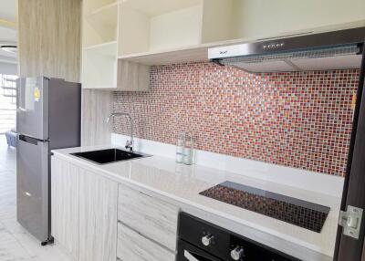 Modern kitchen with built-in appliances and tiled backsplash