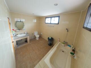 Spacious bathroom with bathtub and vanity