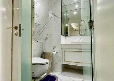 Modern bathroom with marble tiles and mirror