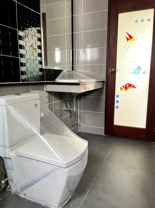 Modern bathroom with contemporary fixtures