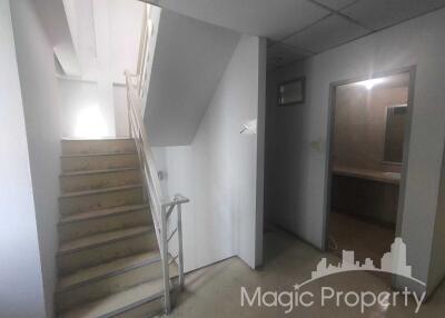 5 Storey Building for sale Soi Itsaraphap 5, Khlong San, Bangkok