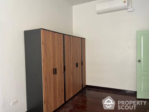 3-BR House near BTS Surasak