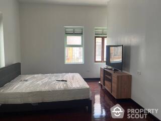 3-BR House near BTS Surasak