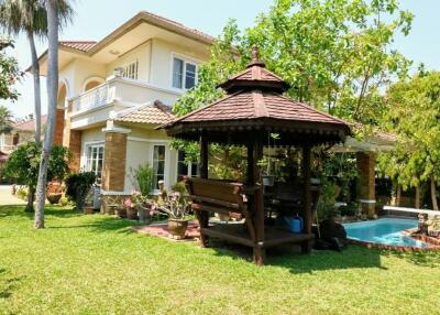 4 Bedroom with Pool and Guest House in Hang Dong