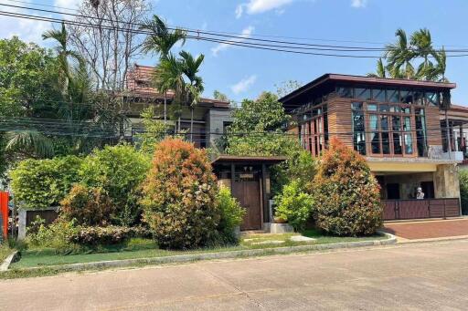 300 Sqm., 4 Beds, 7 Baths House listed for ฿ 19,500,000.