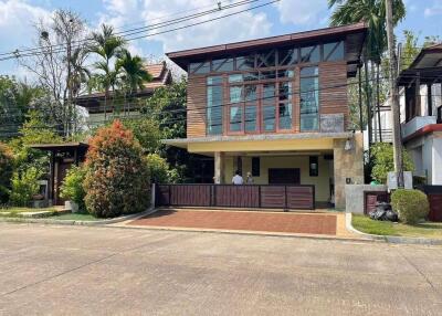 300 Sqm., 4 Beds, 7 Baths House listed for ฿ 19,500,000.