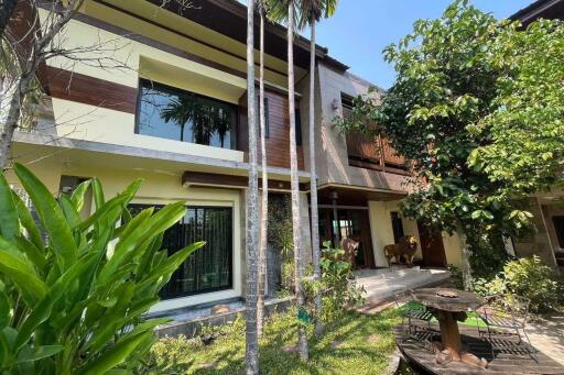 300 Sqm., 4 Beds, 7 Baths House listed for ฿ 19,500,000.