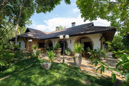 Luxury Garden Compound in Northern Mae Rim