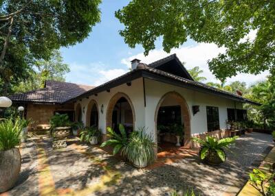 Luxury Garden Compound in Northern Mae Rim