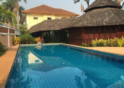 4 Bedroom with Guesthouse, Pool, and Jacuzzi in San Sai