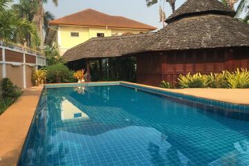 4 Bedroom with Guesthouse, Pool, and Jacuzzi in San Sai