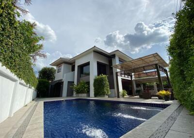 3 Bedroom Pool Villa in City