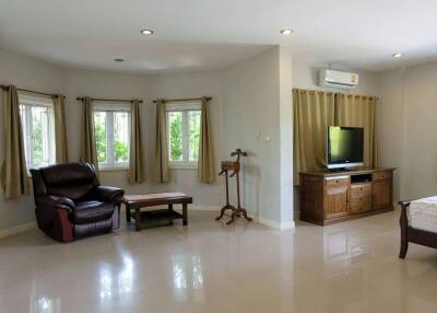 4 Bedroom Single Story with Guest House in San Kamphaeng