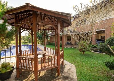 4 Bedroom Lakeside Pool Villa in Doi Saket