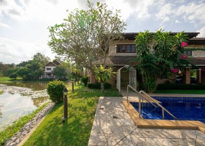 4 Bedroom Lakeside Pool Villa in Doi Saket