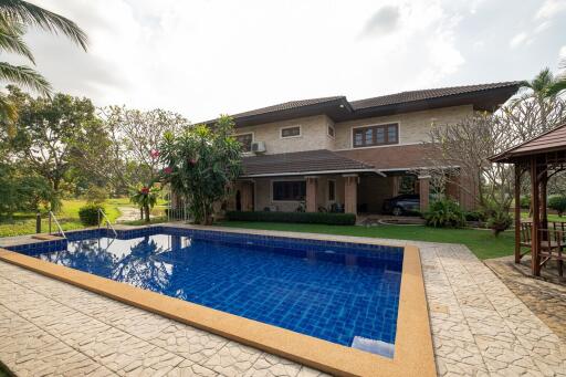 4 Bedroom Lakeside Pool Villa in Doi Saket